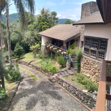 Imagem Bela Casa à Venda no Condomínio Clube da Montanha em Atibaia
