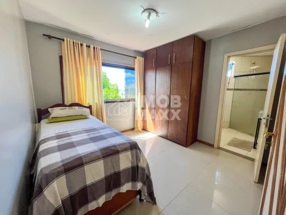 Imagem Excelente casa no Jardim Botânico, Brasília: 400m², 4 dormitórios, 4 suítes, 5 banheiros. Venda por R$ 1.350.000. Agende uma visita!