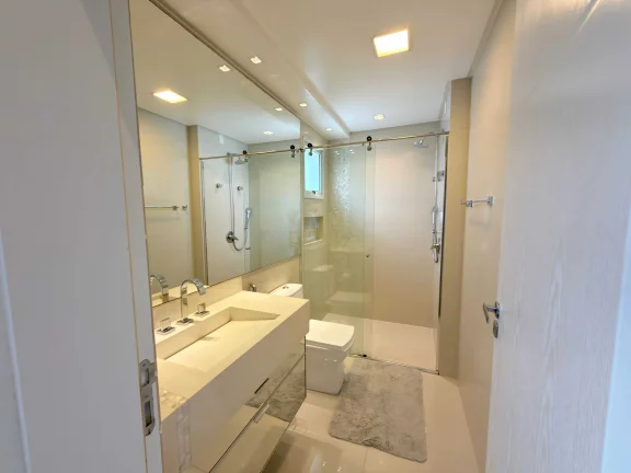 Imagem Apartamento com 3 dormitórios sendo 3 suítes e 3 vagas de garagem em Balneário Camboriú/SC