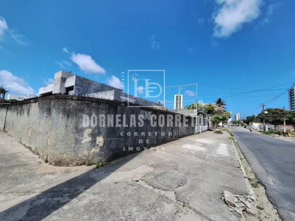 Imagem Casarão de esquina em Olinda, 4qtos, 5vgs. quintal gigante na avenida há 2min. shop. patteo 45mts²