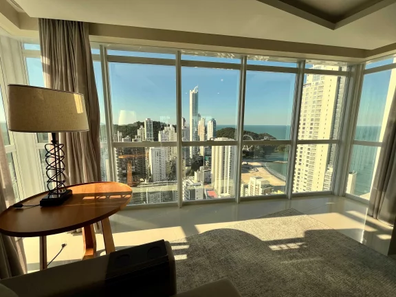 Imagem Apartamento com 4 suítes e 3 vagas de garagem em Balneário Camboriú/SC