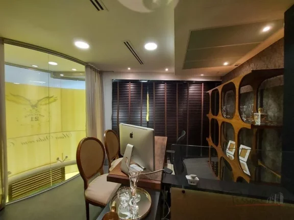 Imagem A loja localizada na Trompowisk, no centro de Florianópolis, é uma excelente opção comercial no ...
