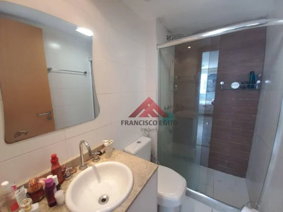 Imagem Varandão,salão.04 quartos 03 vagas na escritura,em um magnifico apartamento no miolo do inga,na presidente pedreira,todo mobiliado,inclusive ficam os