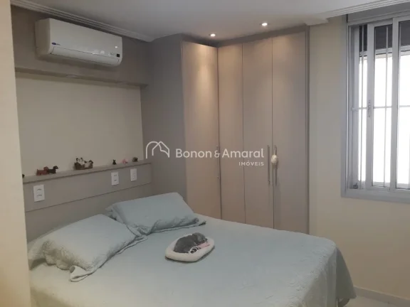 Imagem Espaçoso apartamento totalmente renovado, oferecendo 117m² de conforto e elegância. Com 3 quartos...