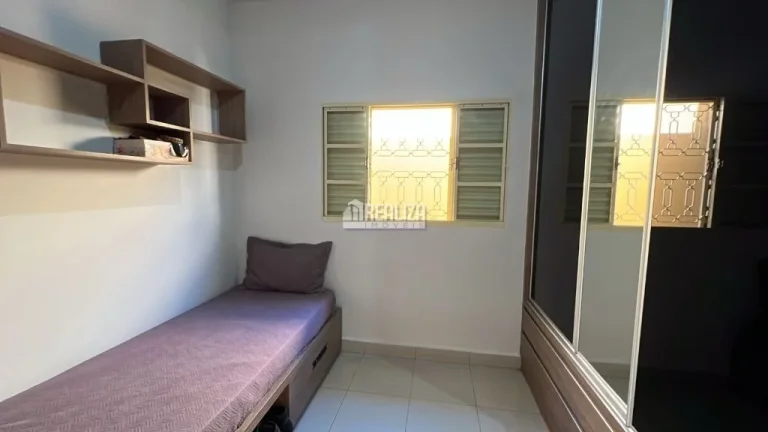 Imagem Casa à venda no bairro Jardim Espanha, Uberaba - 3 dormitórios, 2 banheiros e área de lazer!
