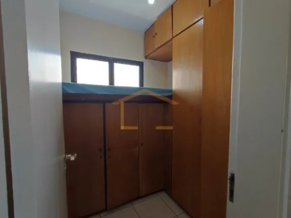 Imagem Apto com 3 dormitórios, sendo 1 suíte com closet, sala de visita e sala de jantar, banheiro social...