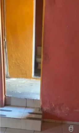 Imagem Casa de esquina, no centro de de Mar Vermelho, 51m2, 2/4, com garagem