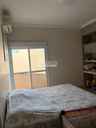 Imagem Sobrado de Alto Padrão à Venda com 4 Suítes, Closet e Área Gourmet no bairro Santa Maria - Uberaba/MG