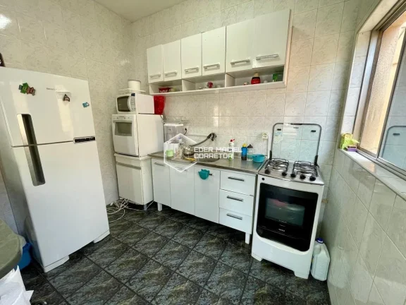 Imagem Esta excelente casa está situada a apenas 5 minutos da orla de Caraguatatuba, no bairro Poiares, um...