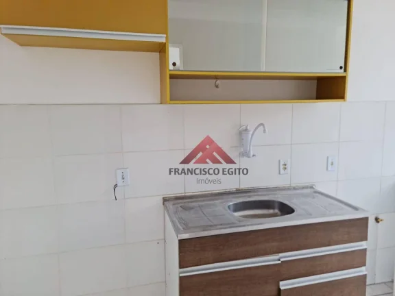 Imagem Ótimo apartamento térreo com ampla área externa e cozinha com armários no bairro do Sapé