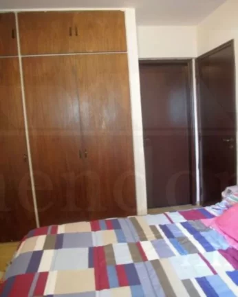 Imagem Apartamento com janelões, piso de tacos, living para 02 ambientes, tudo bem arejado e iluminado. Ed...