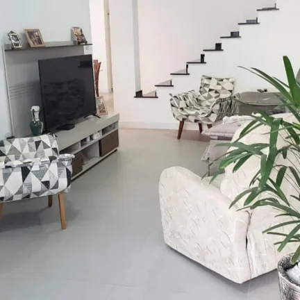 Sobrado para Venda por R$1.200.000,00 com 450m², 4 dormitórios, 1 suite e 3 vagas - Centro, Taubaté / SP - Cód. BDI36899
