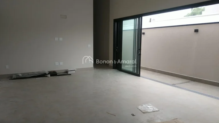 Imagem Excelente casa térrea em condomínio fechado com 234 m² construídos em terreno de 390 m². Condom...