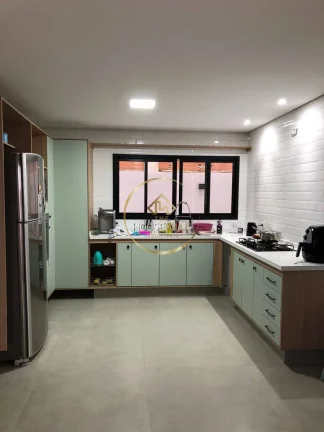 Imagem Casa Sobrado, 5 Dormitórios( 3 suítes), 358m², Condomínio Rudá.