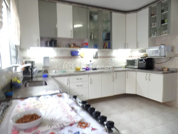Imagem Ótima localização no bairro!
Casa muito agradável, com 3 quartos, sendo 1 suíte, com closet.
Sa...