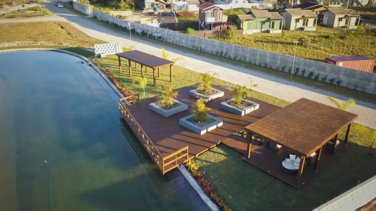 Imagem Terreno 450m² à venda em Garopaba-SC: CONDOMÍNIO AQUALINA LAKE CLUB - Luxo à Beira da Lagoa!