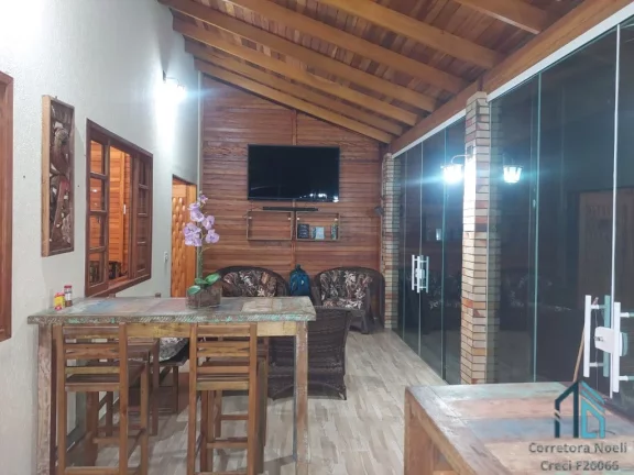 Imagem Chácara/Pousada a venda, 03 casas, 07 quartos, em ótima localização em São José dos Pinhais PR