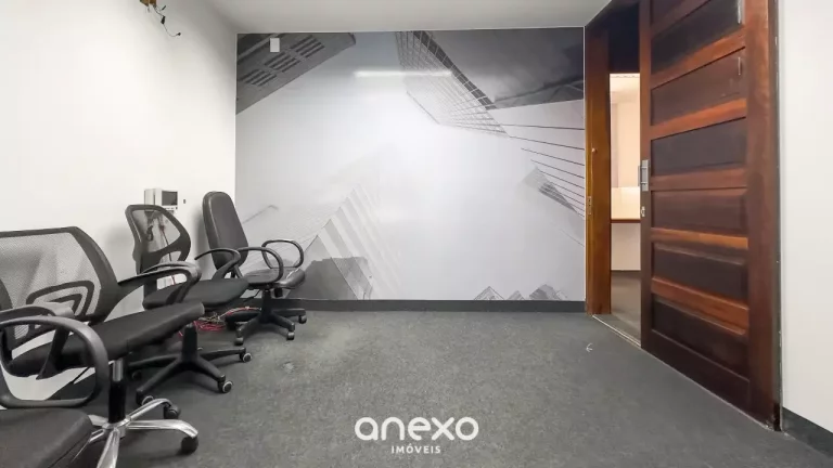 Imagem Casa comercial ampla para locação em Blumenau – 246m², 6 salas e vagas de garagem