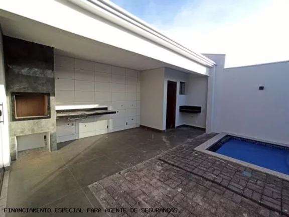Imagem Casa para Venda em Maringá, Parque Avenida, 2 dormitórios, 1 suíte, 2 banheiros, 1 vaga
