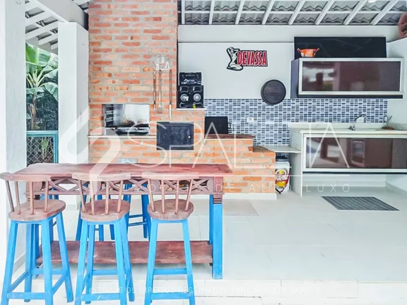 Imagem Linda residência moderna disponível para locação no condomínio Portal do Japy Golf Club em Cabreúva