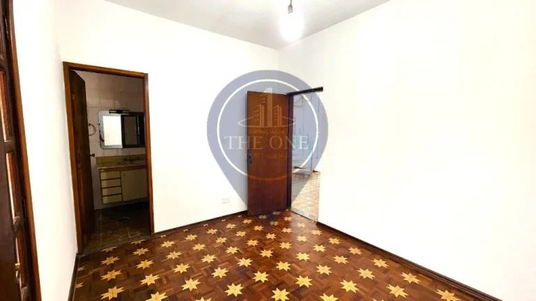 Imagem Imperdível! Casa à venda em São Paulo-SP, bairro Saúde, com 4 quartos, 2 suítes, 2 salas, 4 banheiros, 2 vagas e 218m².