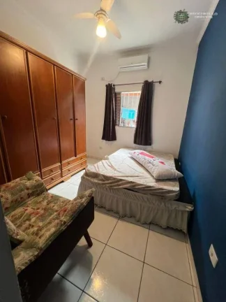 Imagem Casa com 5 dormitórios à venda, 200 m² por R$ 960.000,00 - Tupi - Praia Grande/SP