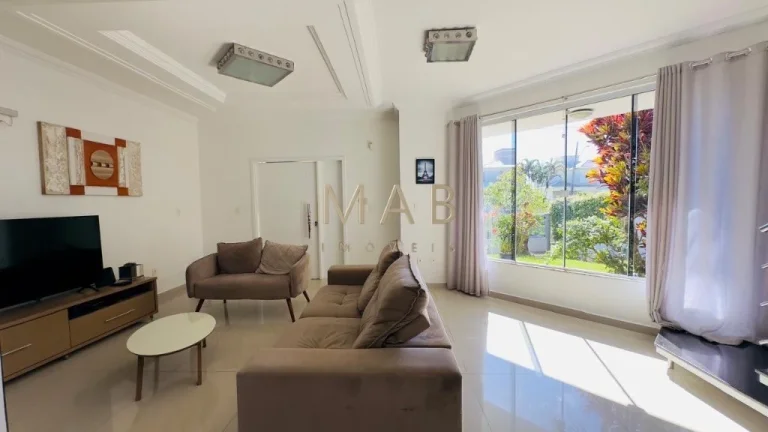 Imagem Imperdível Casa à Venda: 4 Quartos, 4 Suítes, 1 Sala, 5 Banheiros, 3 Vagas de Garagem em Ingleses do Rio Vermelho, Florianópolis-SC!