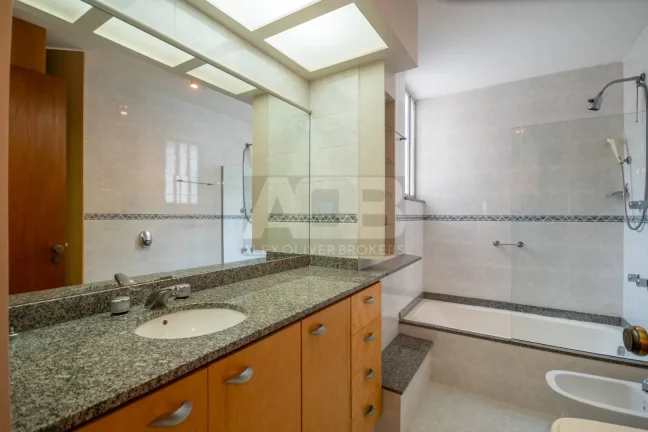 Imagem Apartamento à venda em Copacabana, 3Qtos, 143m2, 1vaga, na Barão de Ipanema