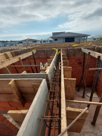 Imagem Linda Casa de Alto Padrão à Venda em Condomínio no Bairro Ingleses - Florianópolis SC!!
