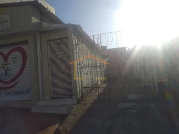 Imagem 2 sobrados, construção antiga, 3 dormitórios,1 deles com 2 banheiros. O outro sobrado com 3 dormi...