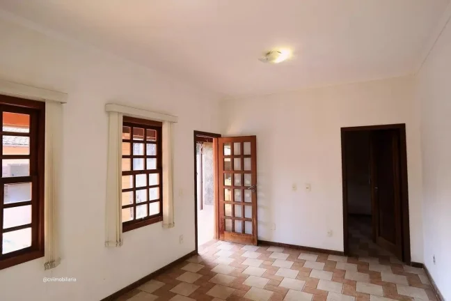Imagem Casa com aproximadamente 200m² em um lote de 360m² de área, ideal para quem busca espaço, confor...