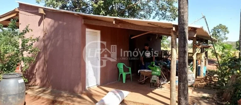 Imagem Chácara à venda em Terenos-MS, Zona Rural: 5 quartos, 1 suíte, 2 salas, 3 banheiros, 180m² de área!
