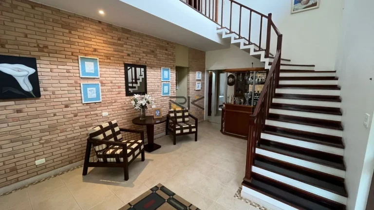 Imagem CASA EM CONDOMINIO FECHADO COM 4 SUÍTES,5 VAGAS DE GARAGEM,VARANDA GOURMET COM CHURRASQUEIRA,SALA COM 2 AMBIENTES E SALA DE ESTAR.
