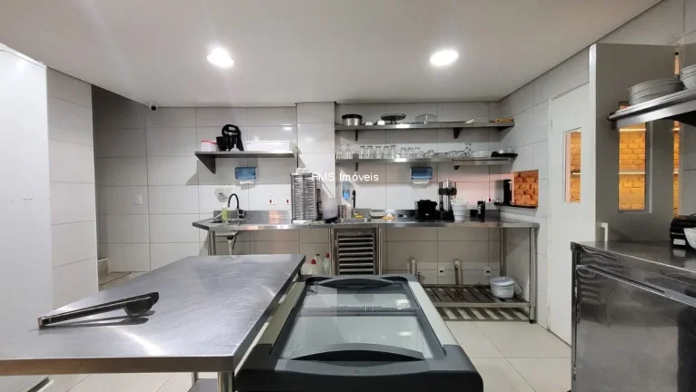 Imagem Loja Comercial de Alto Padrão em Indianópolis, São Paulo: Ideal para Cafés, Boutiques e Centros de Bem-Estar!