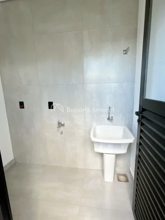 Imagem Descubra o conforto e a praticidade desta encantadora casa no Condomínio Terras da Estância. Com u...