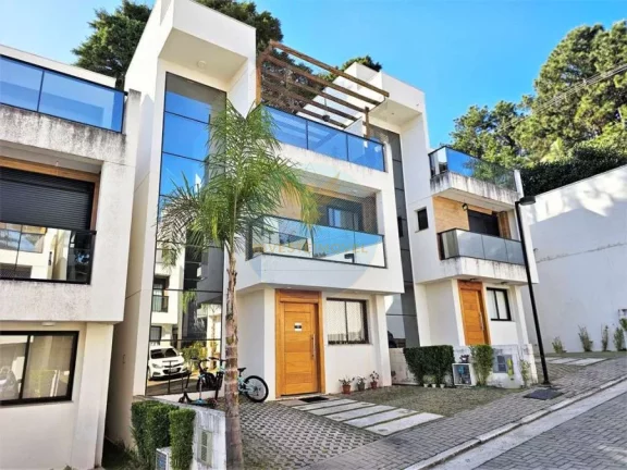 Casa em Condomínio a Venda no bairro Granja Viana - Cotia, SP