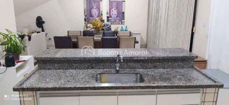 Imagem Sobrado amplo com 3 quartos (sendo 1 suíte com closet), no Condomínio Campos do Conde I.
Térreo c...