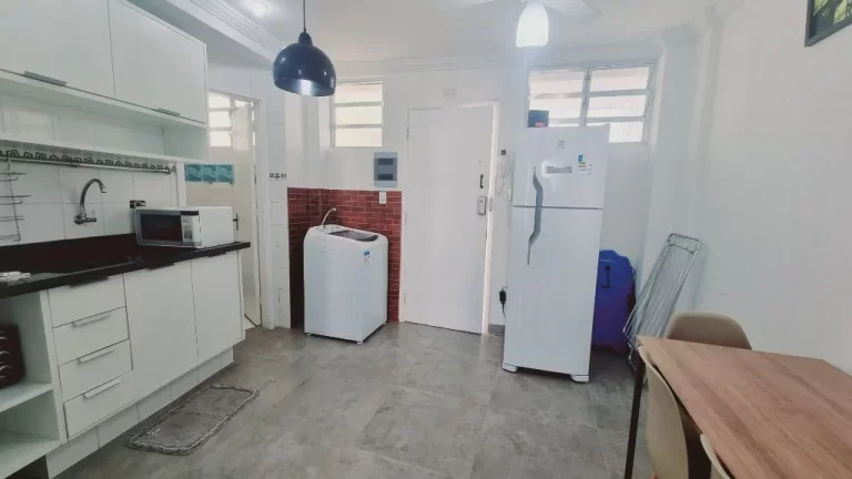 Imagem Kitnet com 1 dormitório à venda, 28 m² por R$ 405.000,00 - Pitangueiras - Guarujá/SP