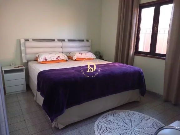 Imagem Casa - Jardim Ismênia - 3 Dormitórios (1 suíte) - 220m² - São José dos Campos/SP