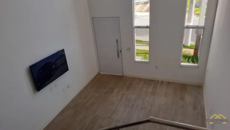 Imagem Casa a venda com 2 quartos (1 suíte) no condomínio Villa Verde em Jundiaí