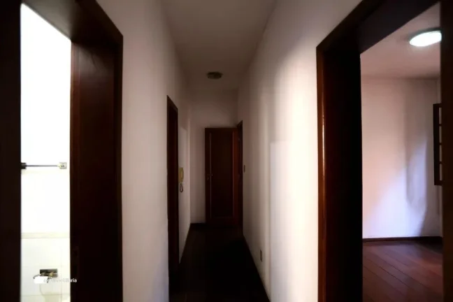 Imagem Casa com aproximadamente 200m² em um lote de 360m² de área, ideal para quem busca espaço, confor...