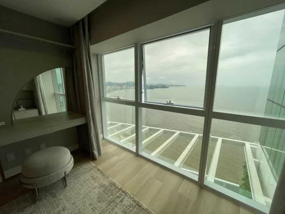Imagem Apartamento alto padrão frente mar com 4 suítes e 3 vagas de garagem - Av. Atlântica/SC