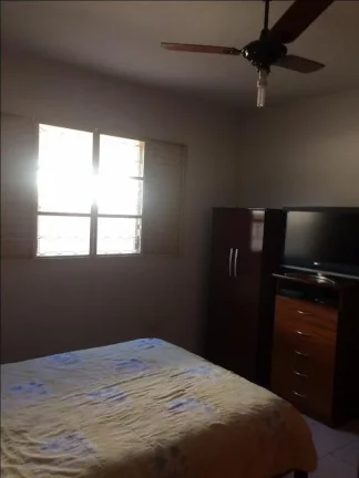 Imagem Casa com ar condicionado para sala e cozinha, cozinha com armários,2 dormitórios, sendo um com arm...