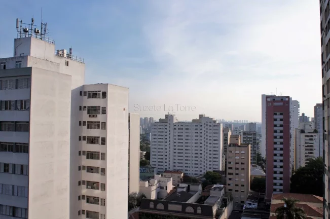 Imagem Apartamento de 191m², em andar alto. Living amplo com lareira e varanda gourmet. Possibilidade de i...