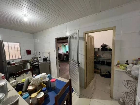 Imagem Casa em Rua Pública c/ Quintal Amplo | Confira Detalhes!