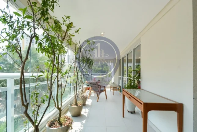 Imagem Imperdível: Apartamento de Luxo na Vila Mariana, São Paulo-SP - 4 quartos, 3 suítes, 2 salas, 5 banheiros, 3 vagas - 200m²