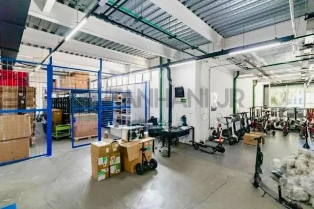 Imagem Imperdível: Casa Comercial à Venda em Pinheiros, São Paulo-SP - 8 salas, 4 banheiros, 4 vagas de garagem, 966 m² de área.