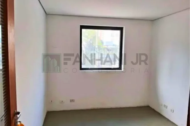 Imagem Casa Comercial para Locação em São Paulo-SP, Bairro Jardim América: 8 Salas, 8 Banheiros, 700m² de Área
