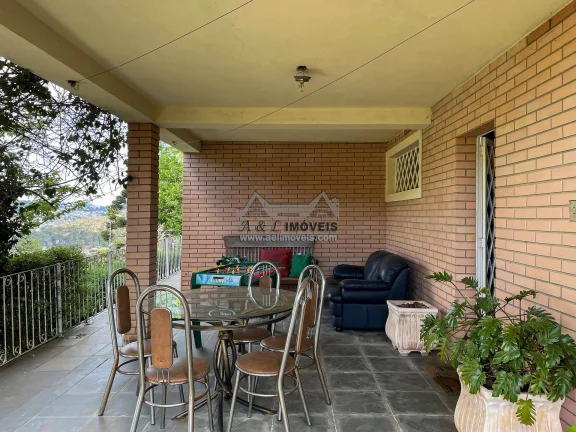 Imagem Casa à venda em Campos do Jordão – Com 4 dormitórios e linda vista