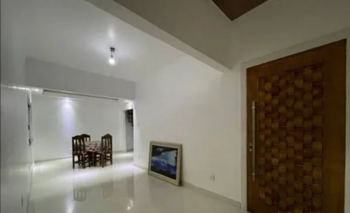 Imagem Sobrado Reformado Com 234 m² 4 Dormitórios, 2 Suites 3 Vagas de Gargens